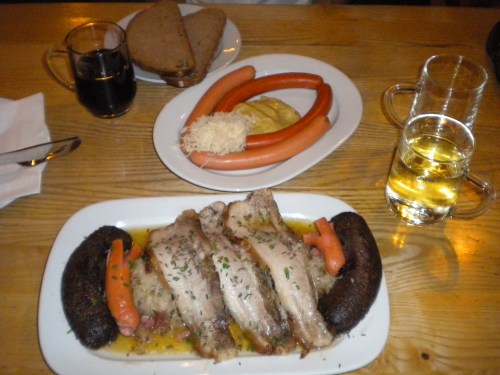 Wine Hall 4 - Schlachtplatte - Black pudding, Carraway Roast, Frankforter