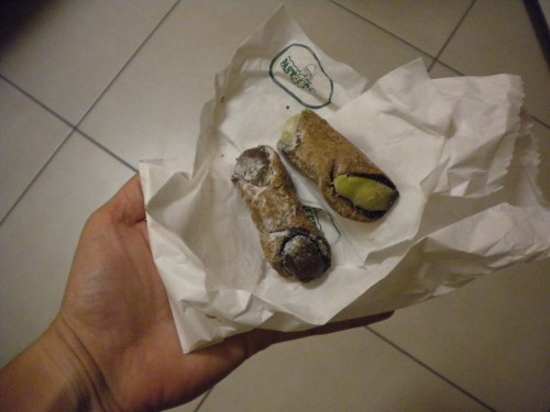 Food 1 - Canolis
