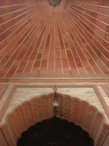 Jama Masjid 6 - Looking up at Arch