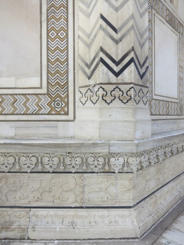 Taj Mahal 55 - Detail of Corner