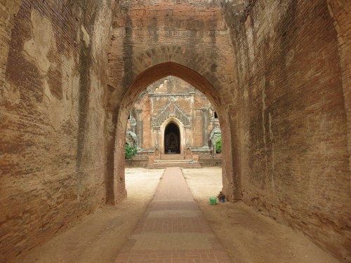 The entryway to the Dhamma-yan-gyi Pahto, another excellent sunset-viewing spot