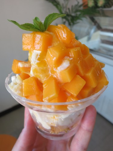 Given the immediate proximity to Taiwan, I couldn't resist indulging in a Taiwanese Mango Ice Mountain in an attempt to beat the heat