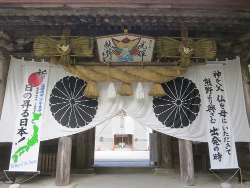 The entrance through the main gate...the anticipation is building!!!