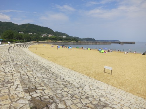 Although it isn't to the caliber of beaches that I'll find in Okinawa, I couldn't help but leave off with this preview shot, taken at the Nachi Beach, just a few minutes drive from the town of Nachi-san, as pictured above (the one with the Pagoda and Waterfall)