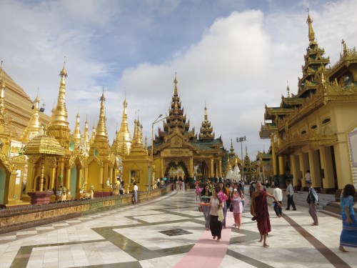 The outer walkway that encircles the main pagoda